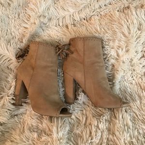 Suede open toe ankle boots !